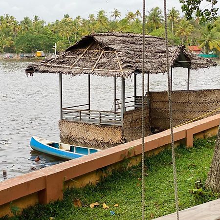 Waterfront By Palmyra Apartment Kollam Bagian luar foto