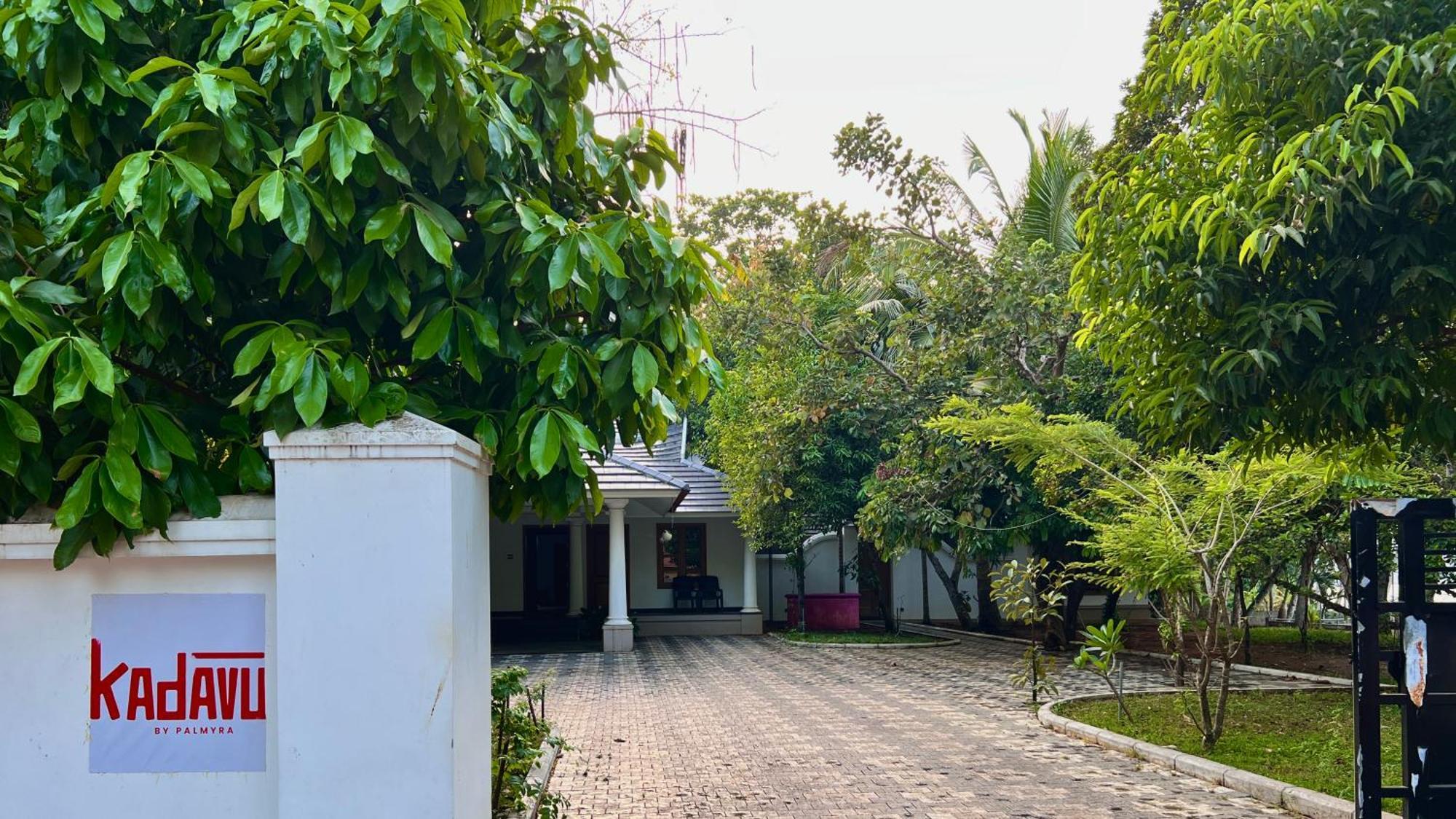 Waterfront By Palmyra Apartment Kollam Bagian luar foto