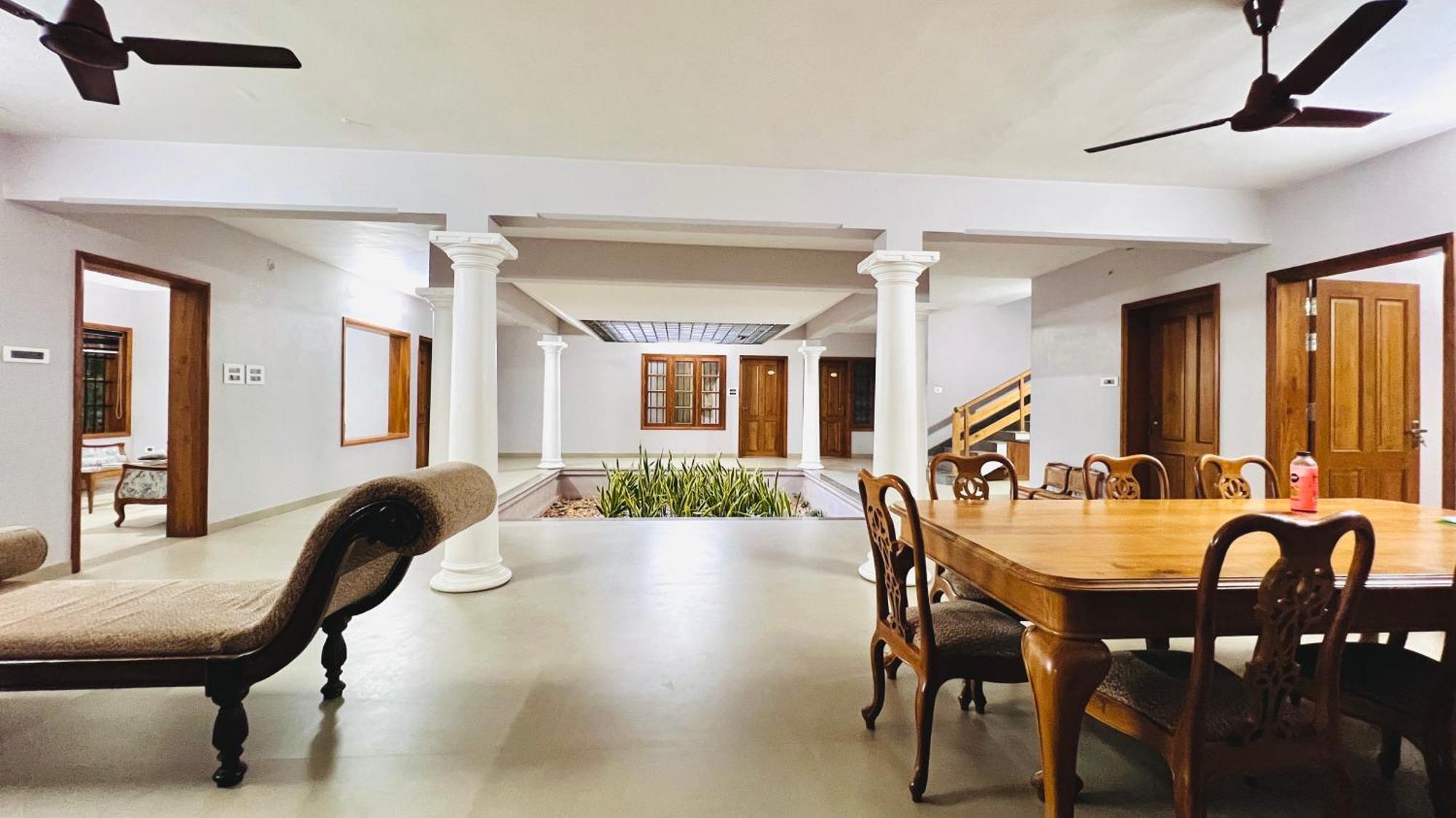 Waterfront By Palmyra Apartment Kollam Bagian luar foto