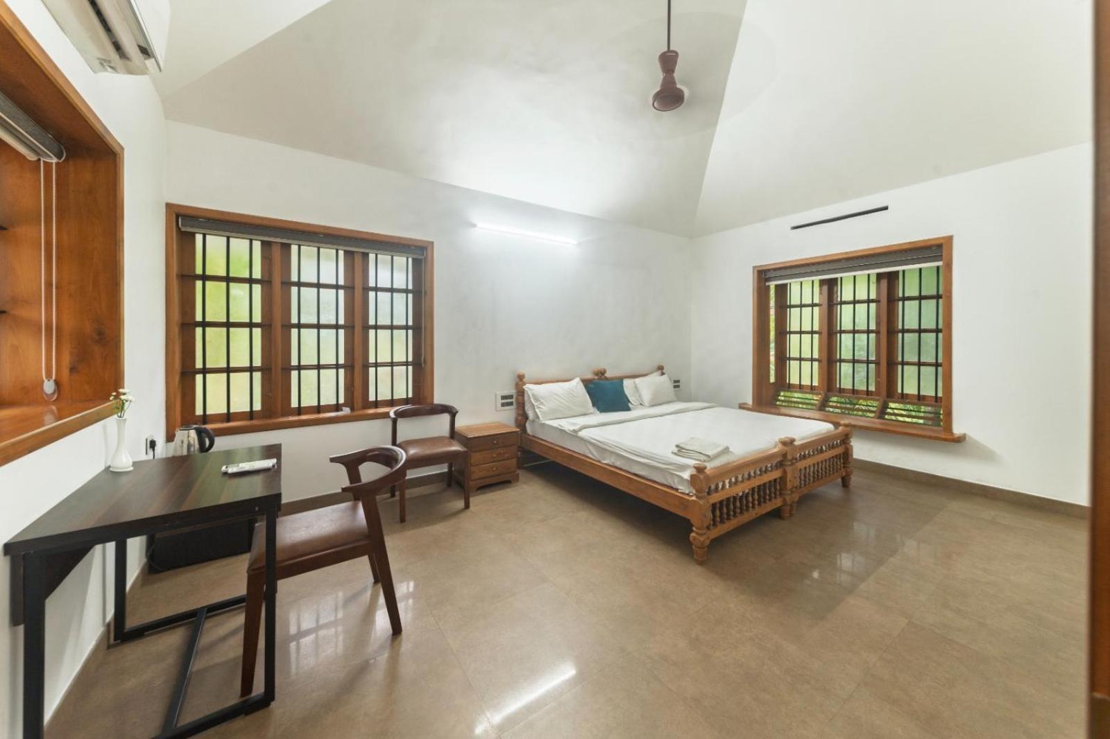 Waterfront By Palmyra Apartment Kollam Bagian luar foto