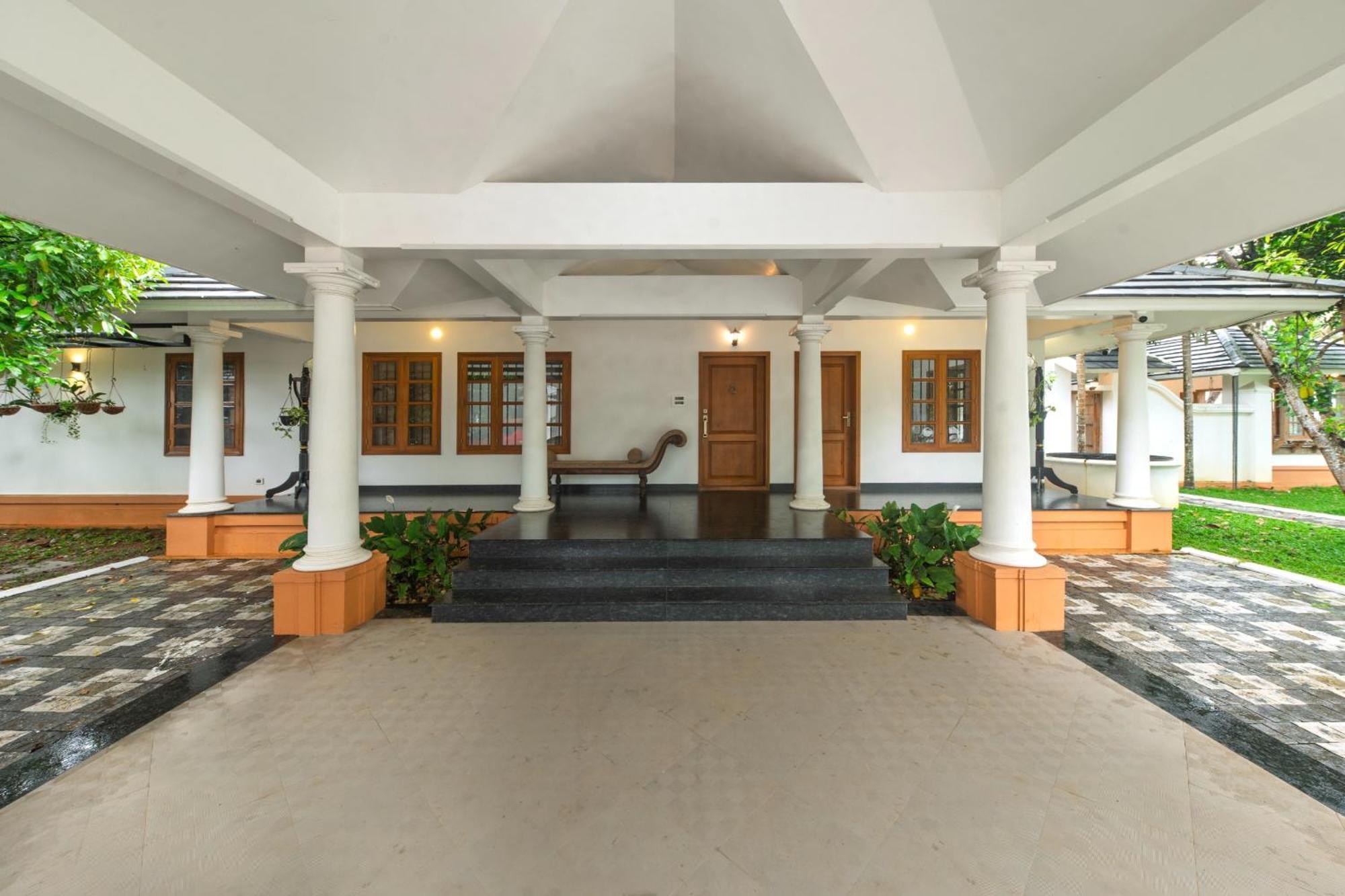 Waterfront By Palmyra Apartment Kollam Bagian luar foto