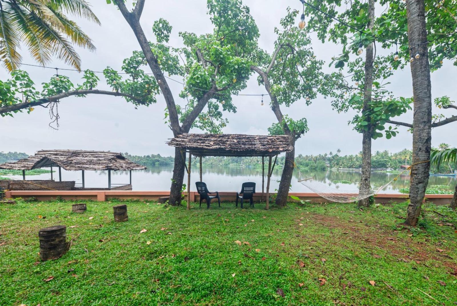 Waterfront By Palmyra Apartment Kollam Bagian luar foto