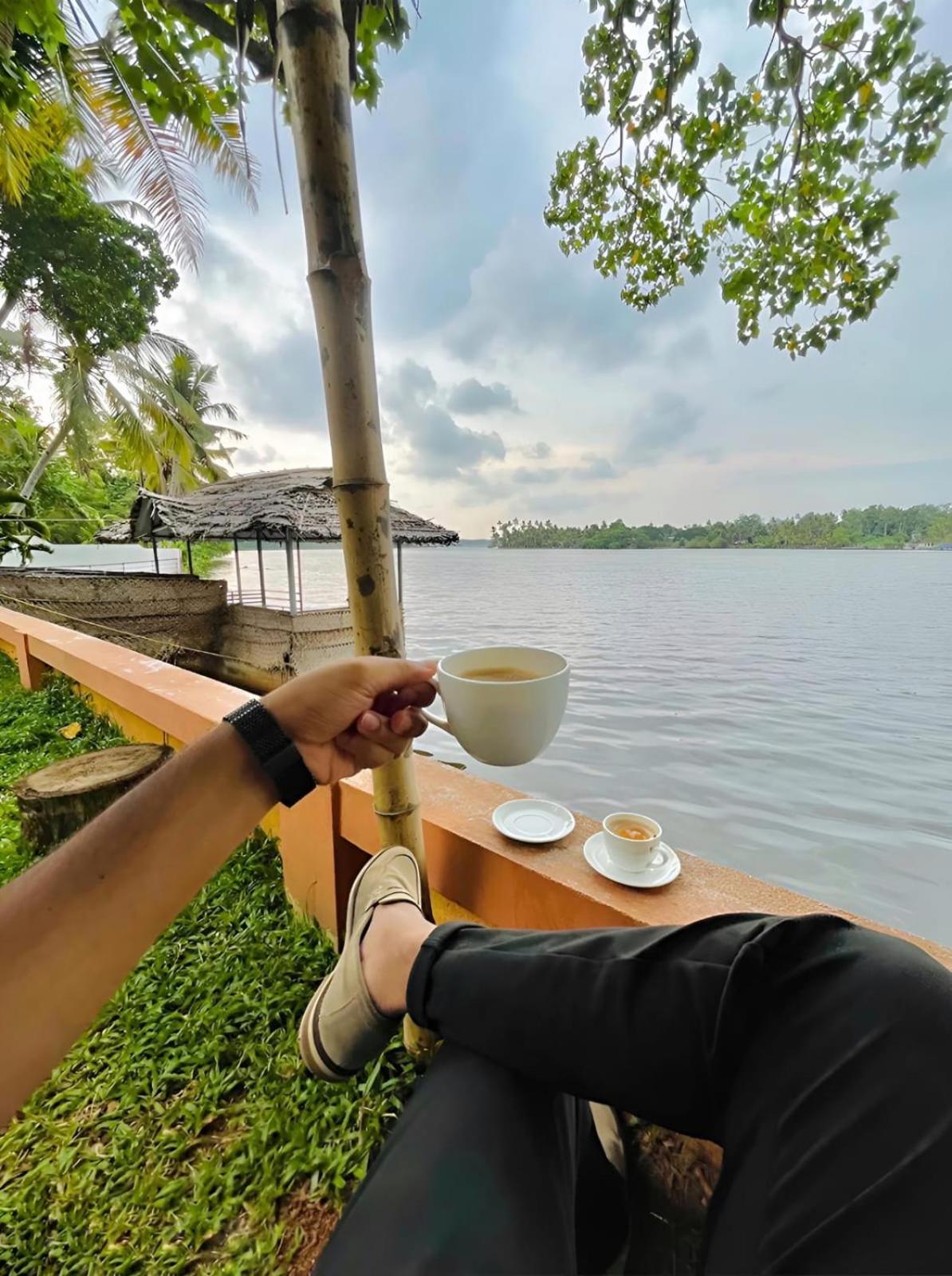 Waterfront By Palmyra Apartment Kollam Bagian luar foto
