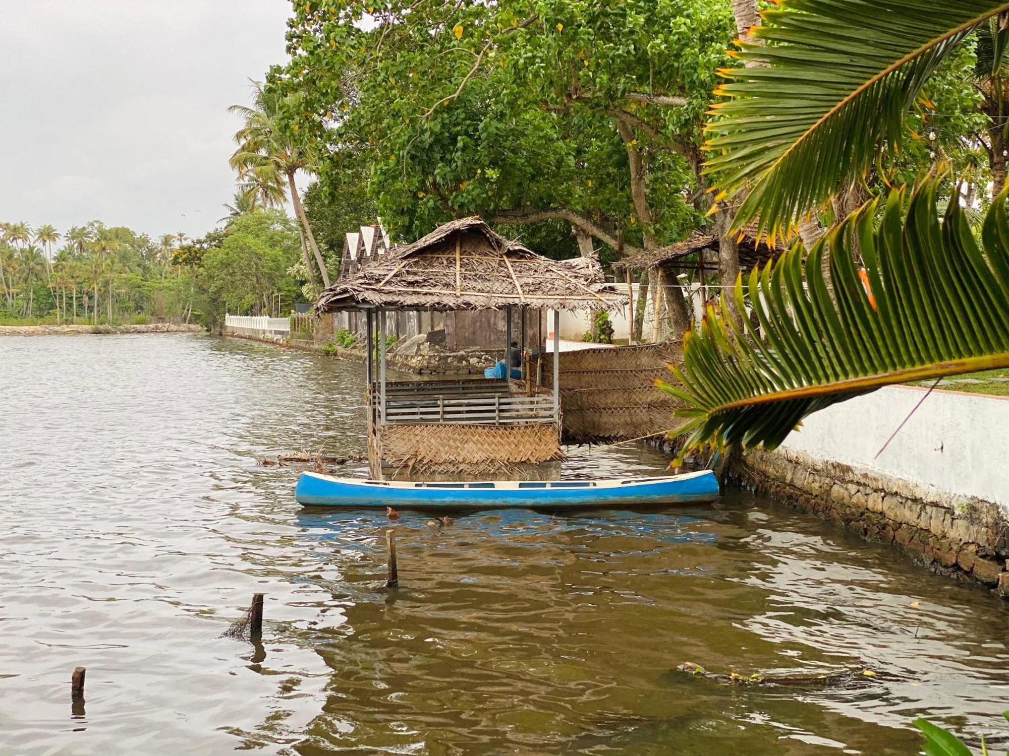 Waterfront By Palmyra Apartment Kollam Bagian luar foto